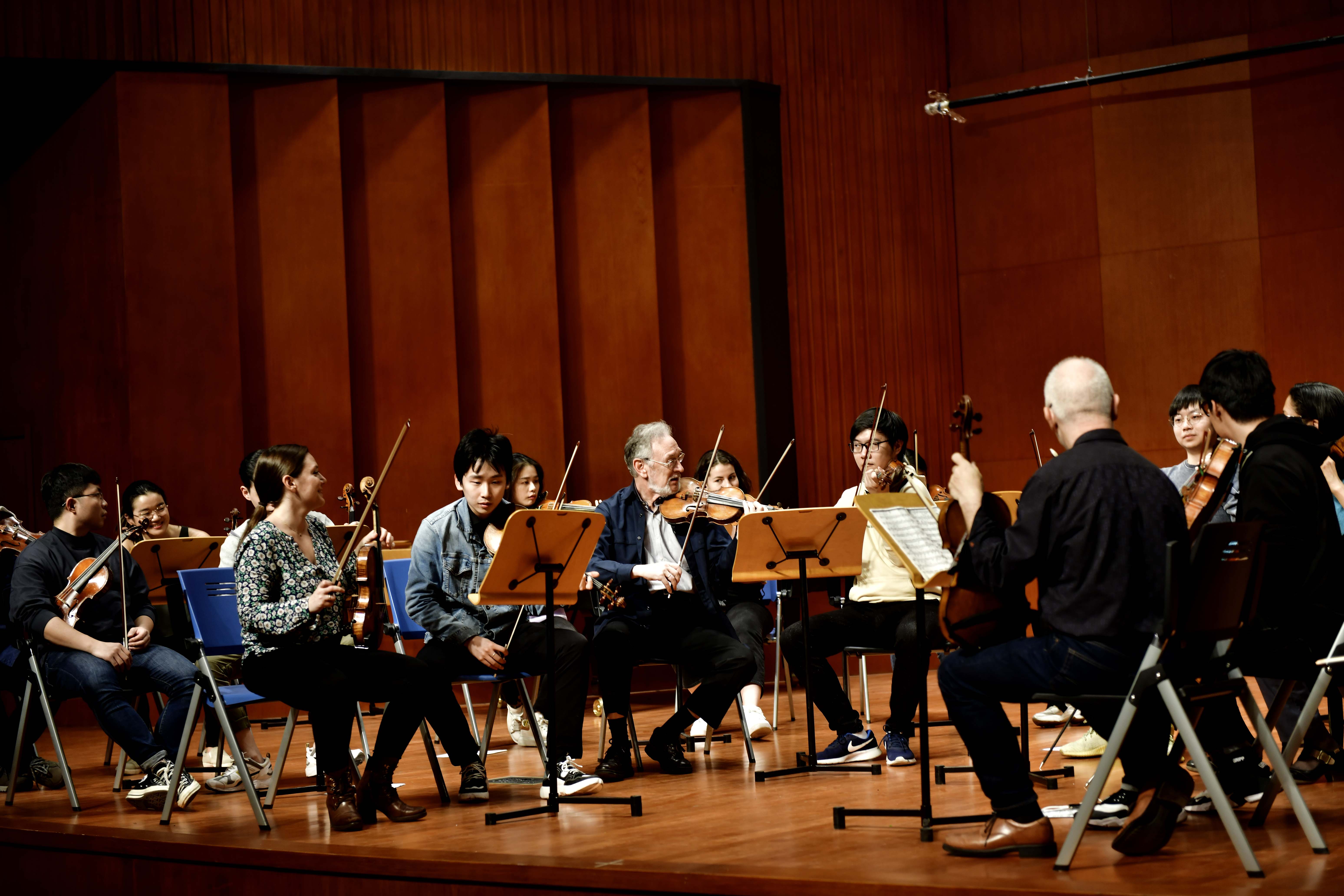 With the other student ensembles and the Juilliard String Quartet at The Tianjin Grand Theatre. Photo credit: Duan Chao 