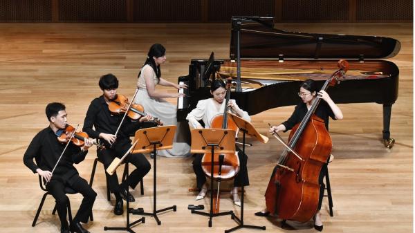 Ke Zhu (MM'22, Violin), Lan Sheng-Chieh (MM'23, Viola), Hyunah Lee (MM'23, Cello), Gege Man (MM'23, Double Bass) and Jingzi Ruan (MM'23, Piano) performing Vaughan William's Piano Quintet in c minor. 