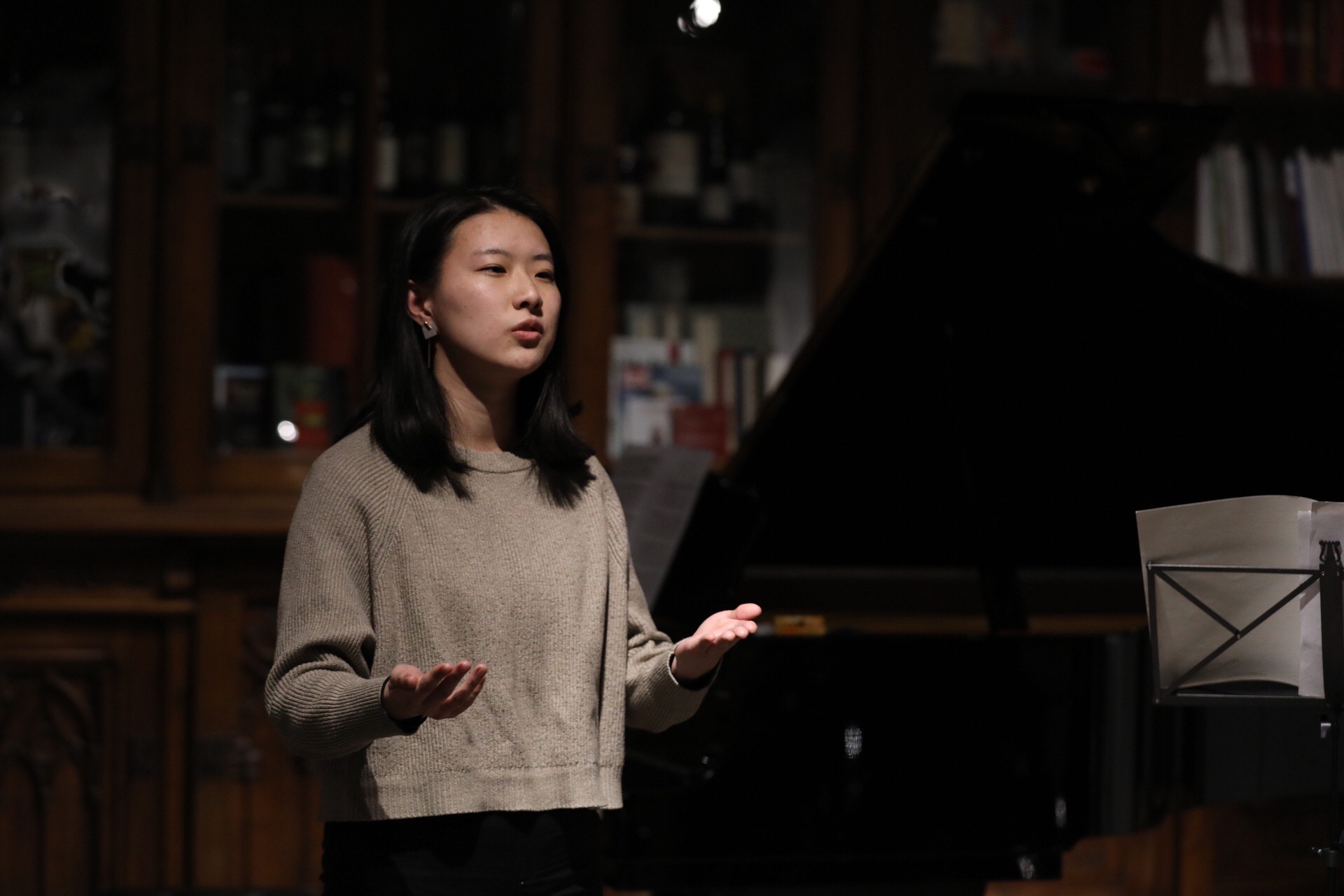 Yujie Molly He giving an talk before a concert in Beijing, 2019. Photo credit: Yujie Molly He