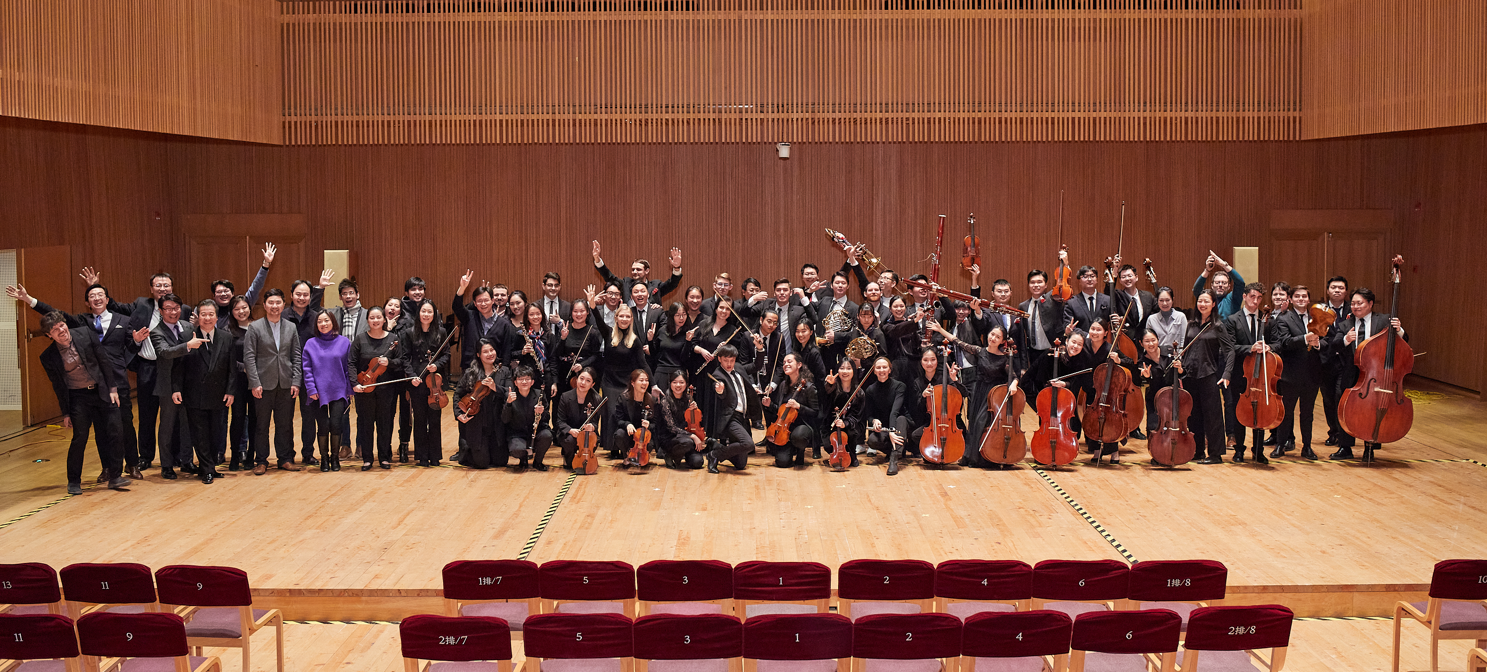 Tianjin Juilliard and Shanghai Orchestra Academy group photo after the concert. 