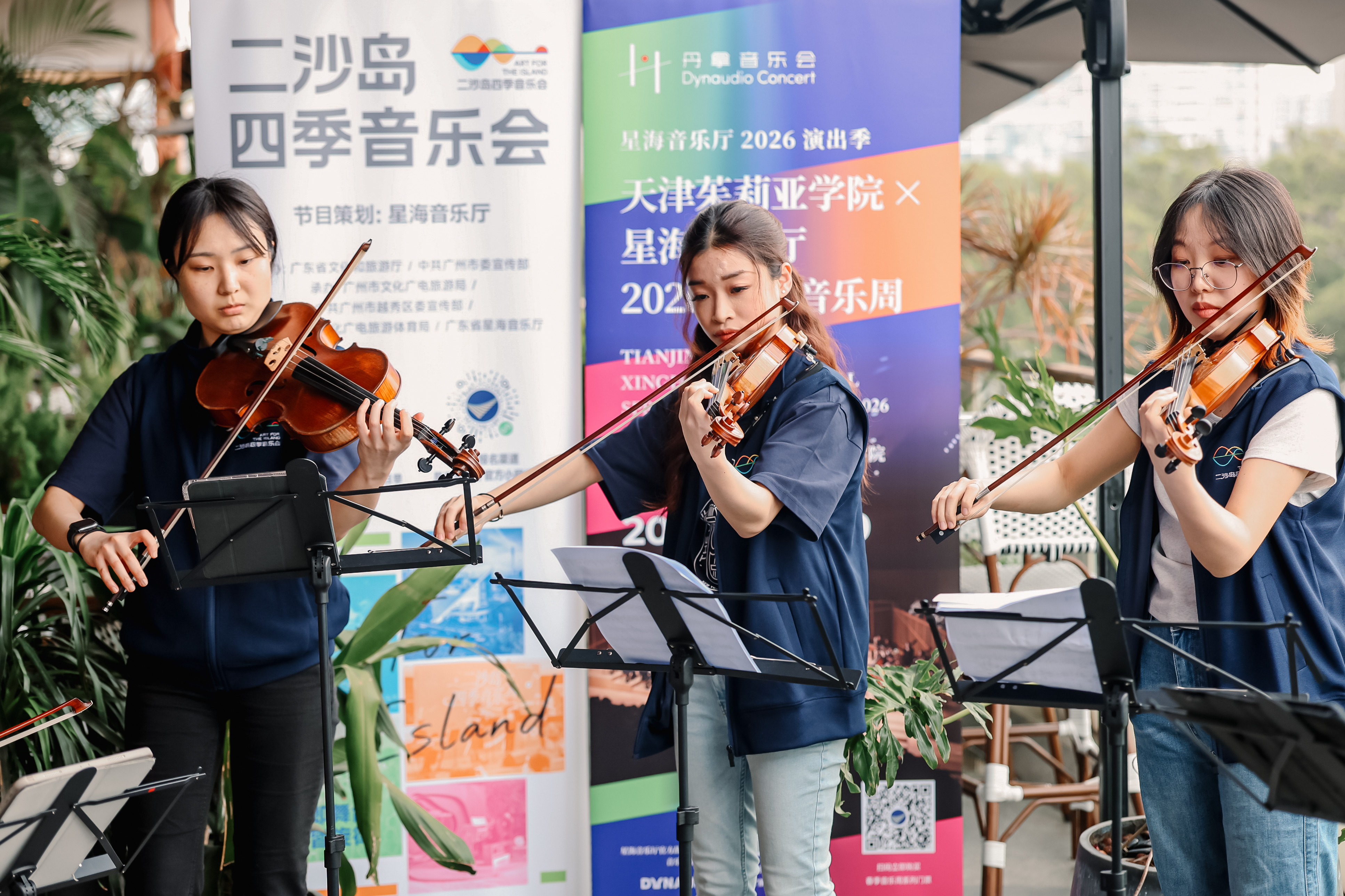 20260324_Landy Liang (Middle) performing in flash mob concert at Man Lap Fong Plaza 
