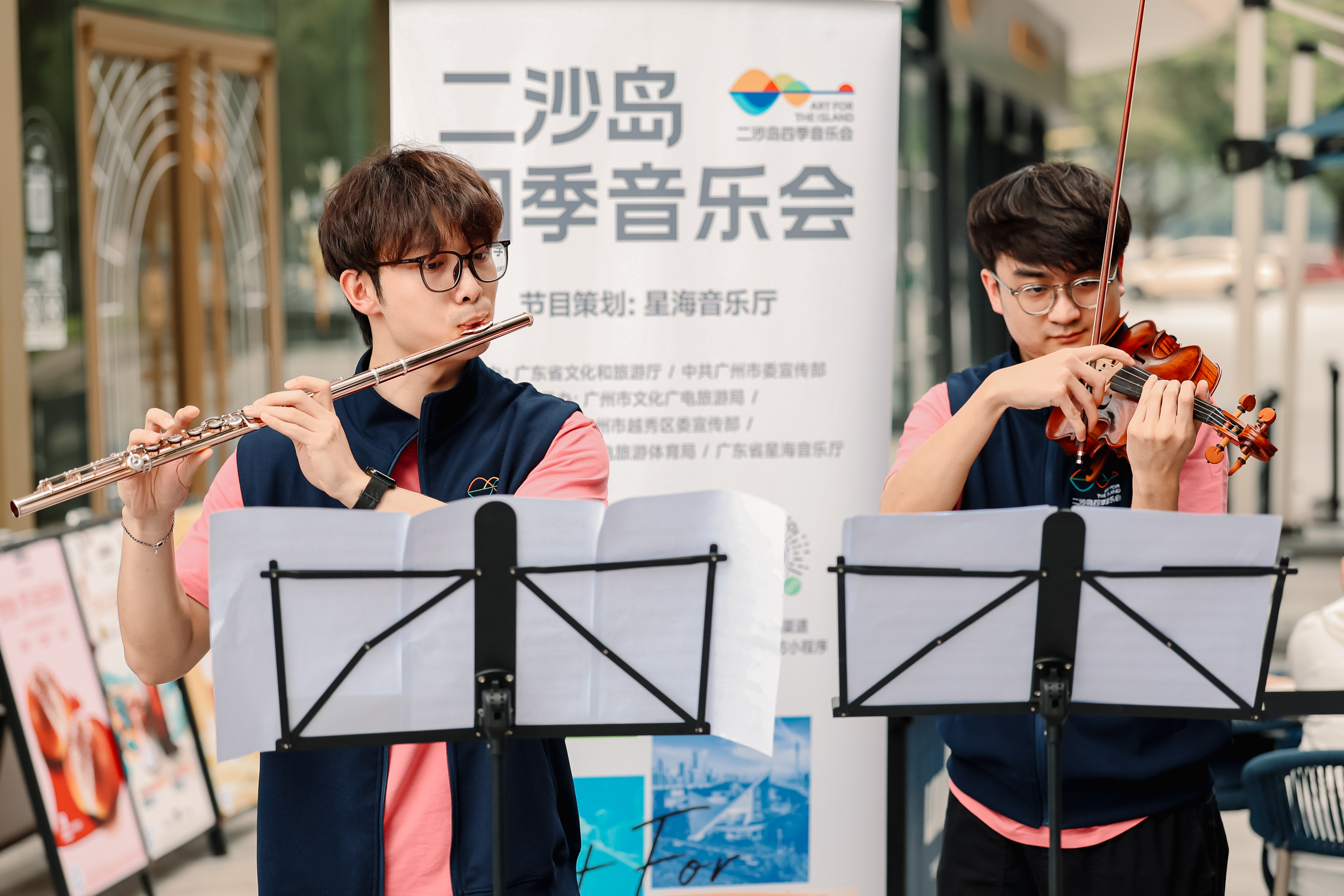 20260324_Zirui Zhang (Left) performing in flash mob concert at Man Lap Fong Plaza 