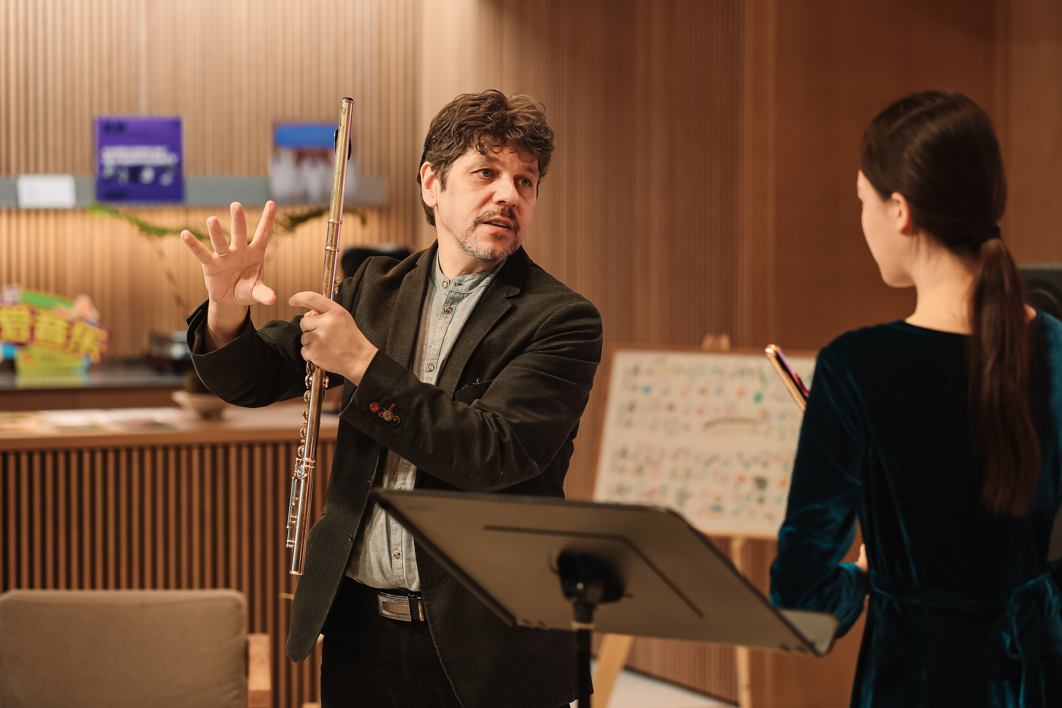 Resident faculty Gergely Ittzés instructing a student at his master class 