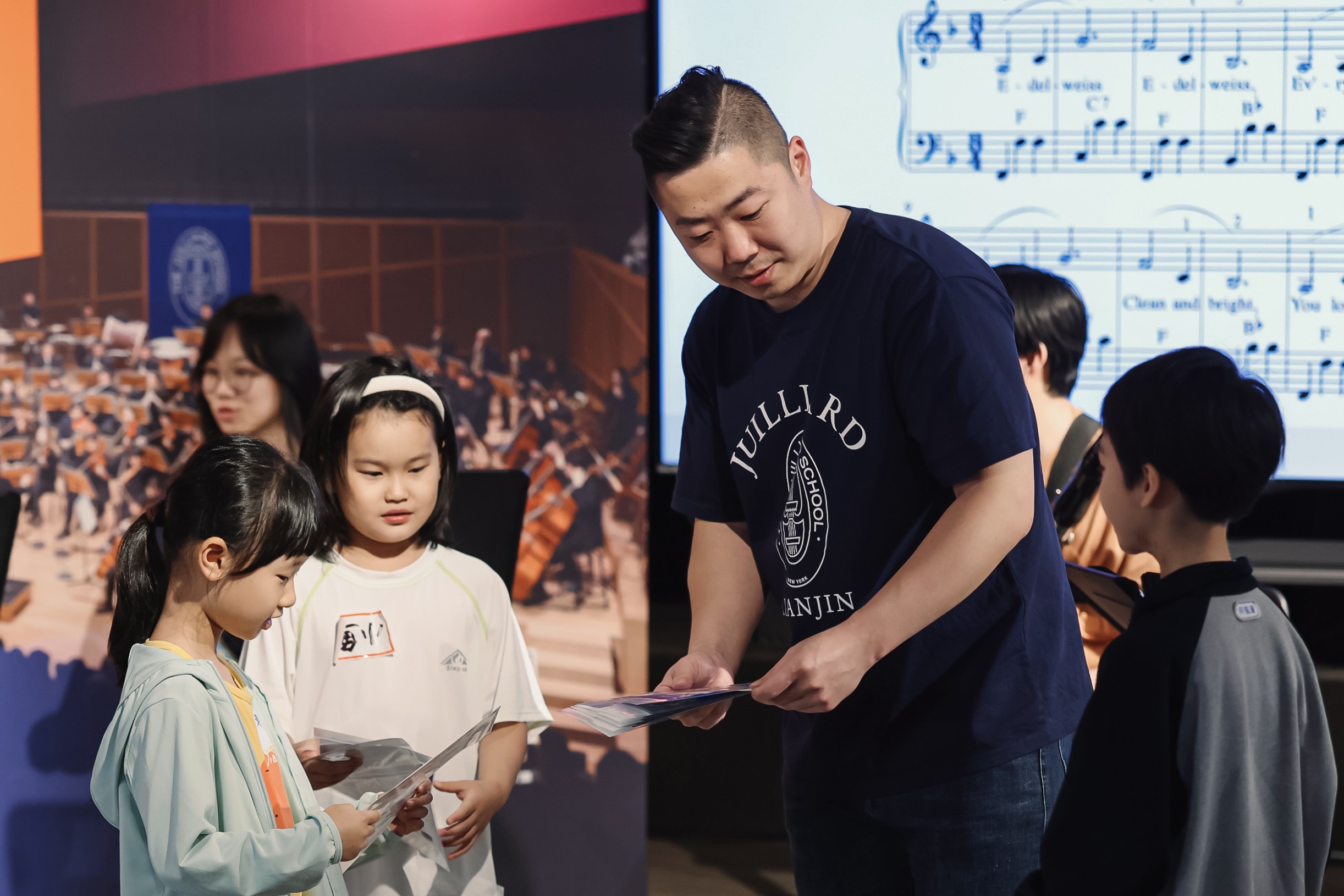 Tiantian led the instrumental exploration session at the Xinghai Concert Hall
