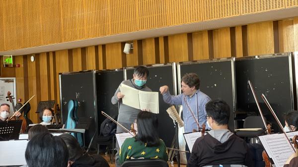 Ken Lam and Tarn Travers rehearsing “Winter” from Four Seasons by Antonio Vivaldi  Photo Credit: Jiyoung Kim