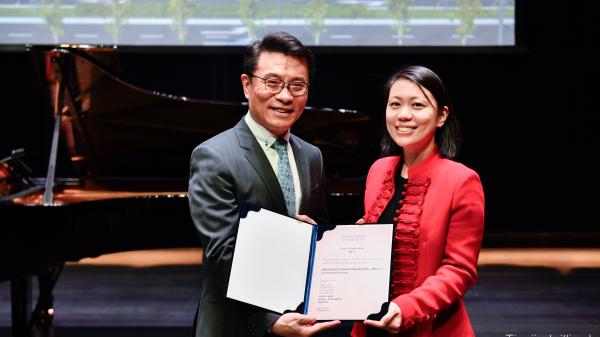 Wei He presented the Letter of Appointment to Belinda Tanoto, who will join the Tianjin Juilliard School Council