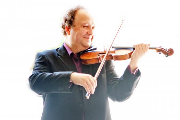 Guillaume Sutre holding his violin